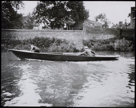 Fred Lanchester’s second boat of 1898, used for testing his 8 hp twin-cylinder water-cooled engine.