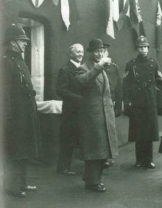 Frank Lanchester behind King George VI at Tile Hill station , Coventry