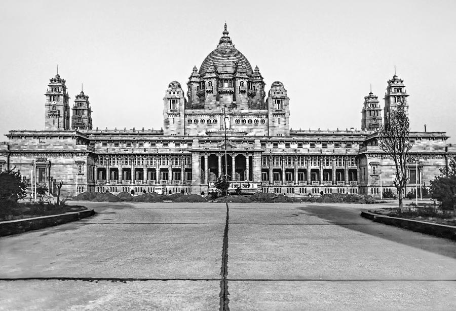 Henry Lanchester designed the Umaid Bhawan Palace